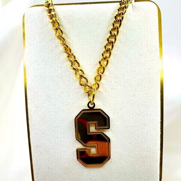 18k gold plated chain pendant personalized letter S necklace.